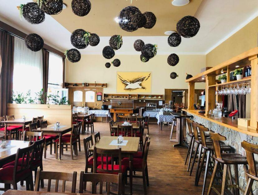 Hotel Racek Černá v Pošumaví Extérieur photo