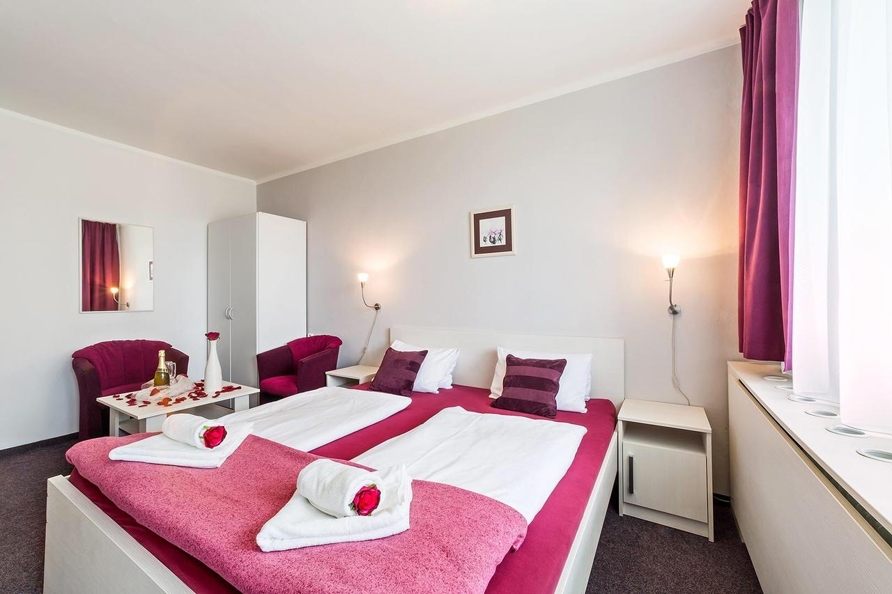 Hotel Racek Černá v Pošumaví Extérieur photo