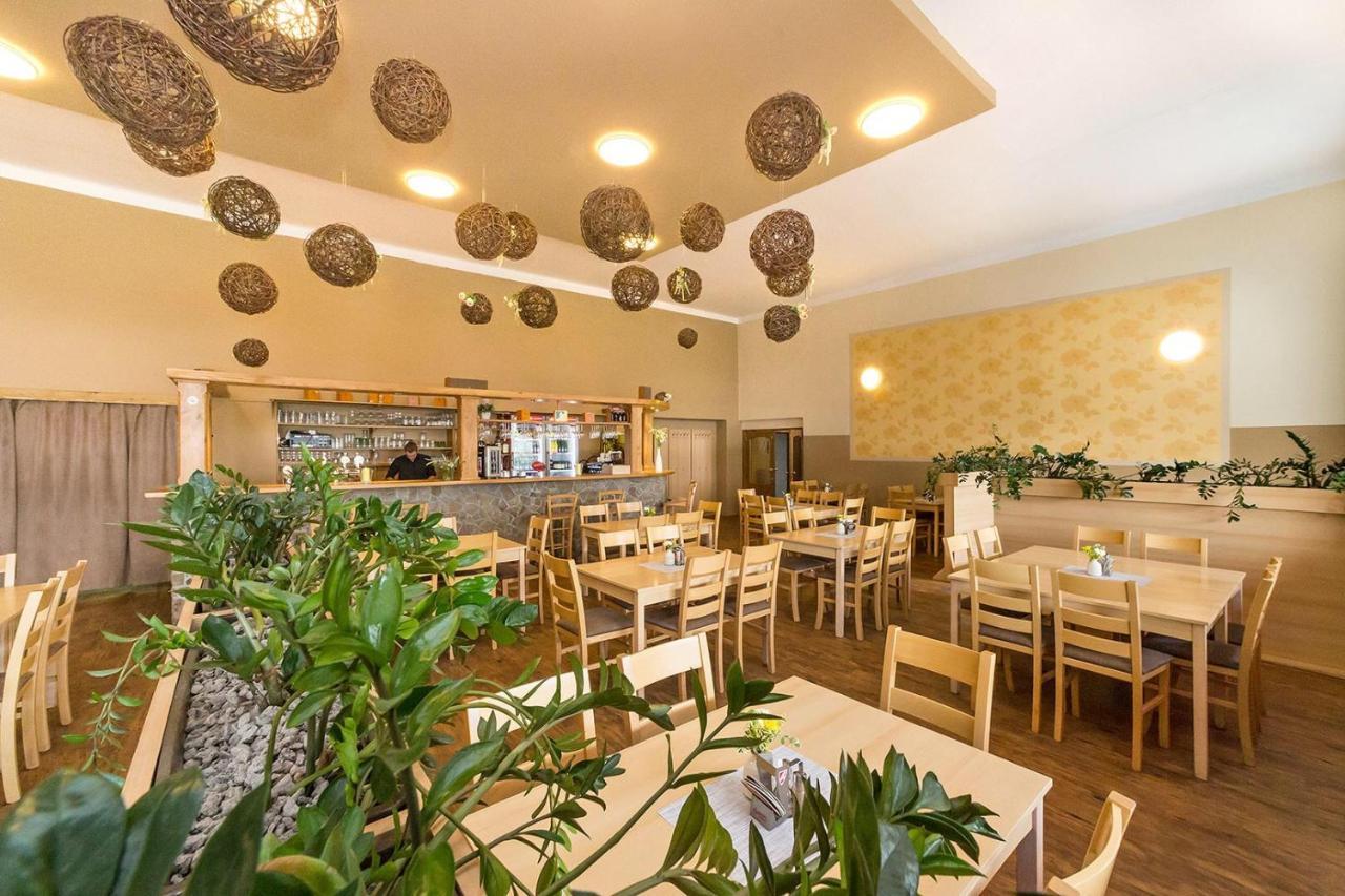 Hotel Racek Černá v Pošumaví Extérieur photo