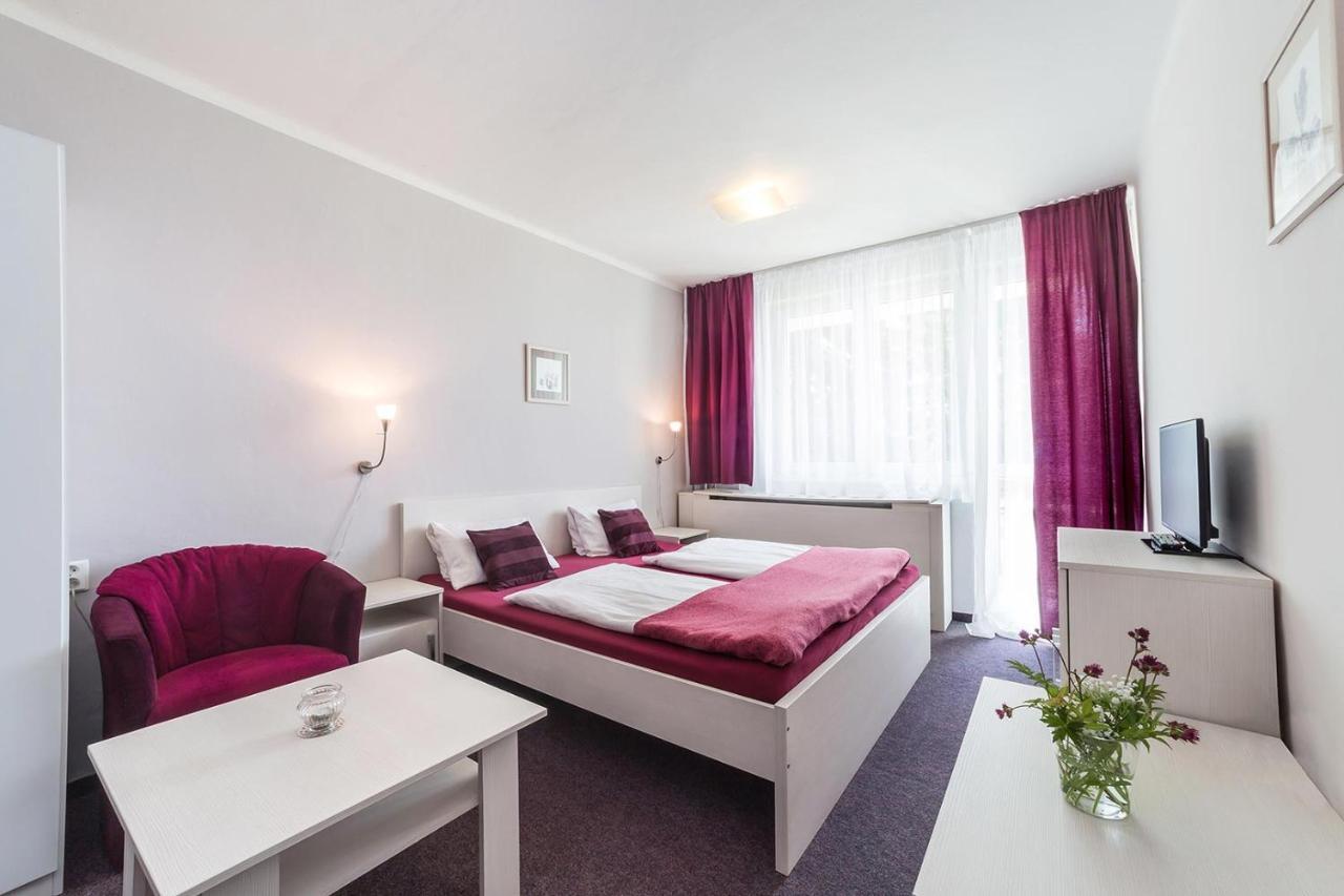 Hotel Racek Černá v Pošumaví Extérieur photo